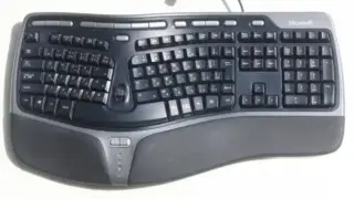 6933