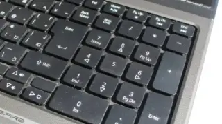 6976