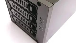 572