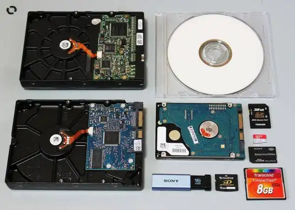 データ記憶装置