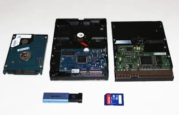 データ保存用のハードウェア
