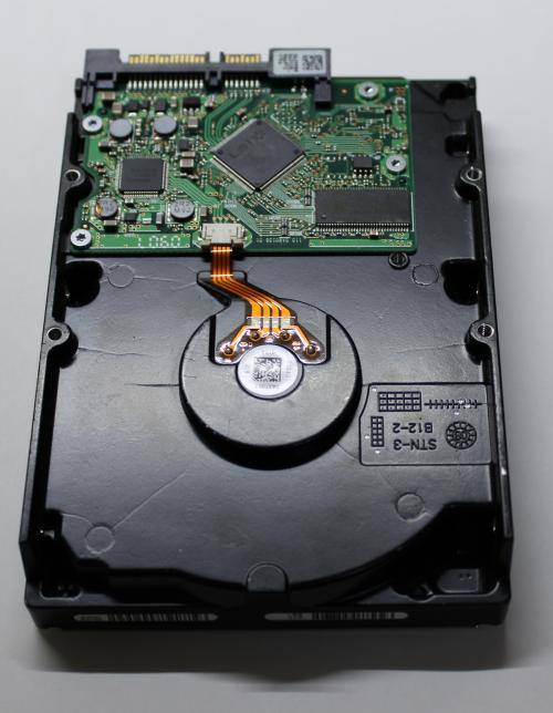 ハードディスクドライブ