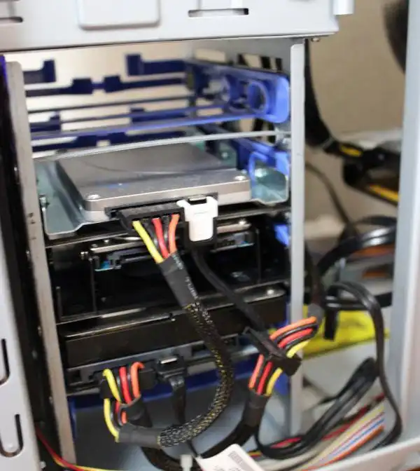 ドライブベイに増設