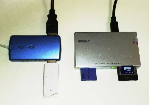 カードリーダーに差し込み カードリーダーに差し込み