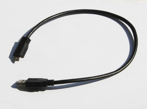 電子機器のUSBケーブル