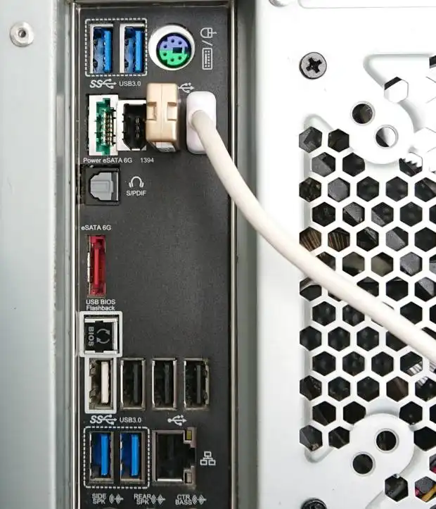 USBケーブルをつなげる