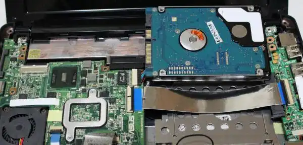 ノートパソコンの内部