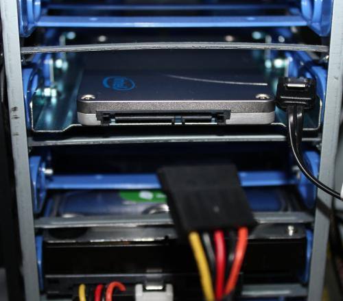 SSDの接続ケーブル