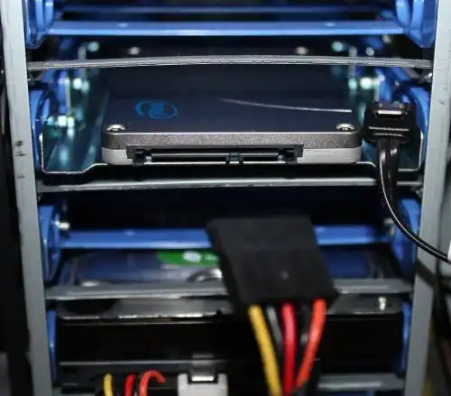 SSDの接続ケーブル SSDの接続ケーブル