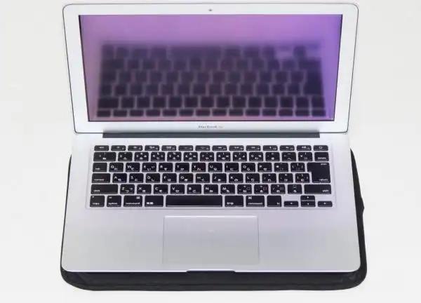 マックブックエアー