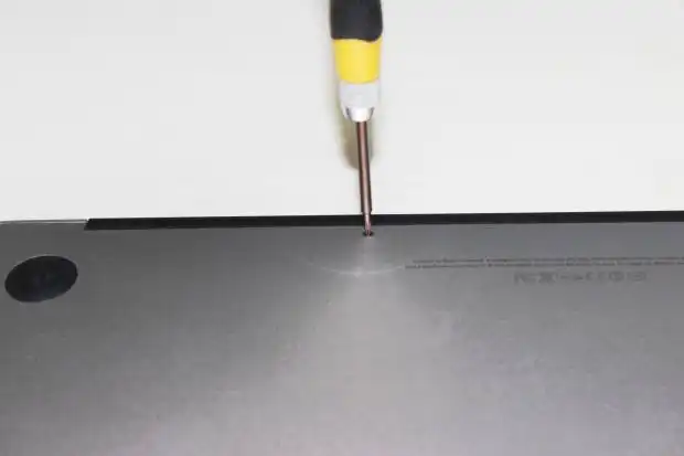 MacBook Airの分解