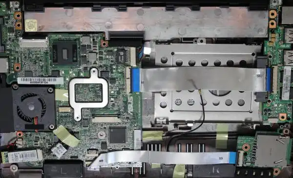 ノートパソコンの内部