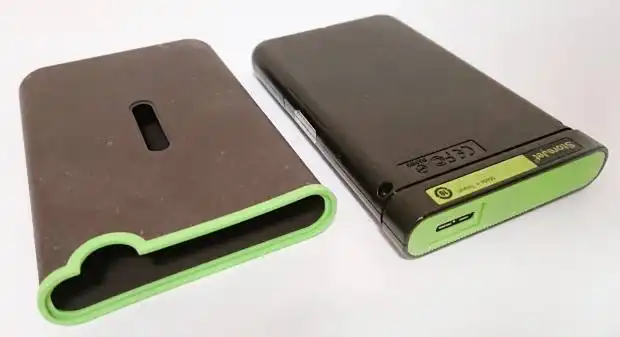 ポータブルHDDの分解