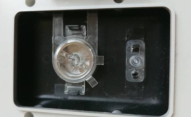 電源ボタンの裏側 電源ボタンの裏側