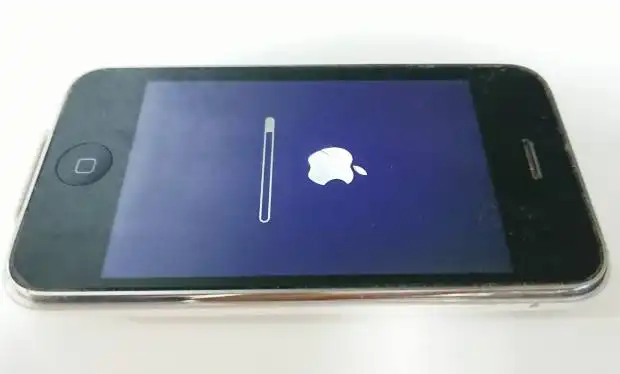 iPhoneのiOSの復元中