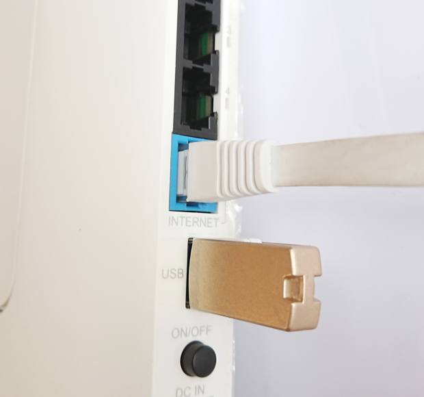 ルーターのUSBポートへの接続