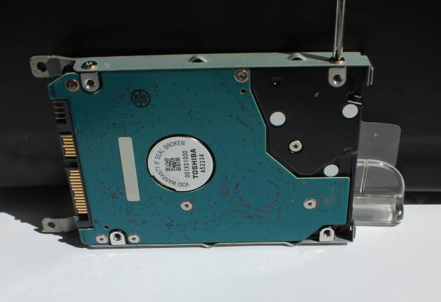 ハードディスクを取り外す