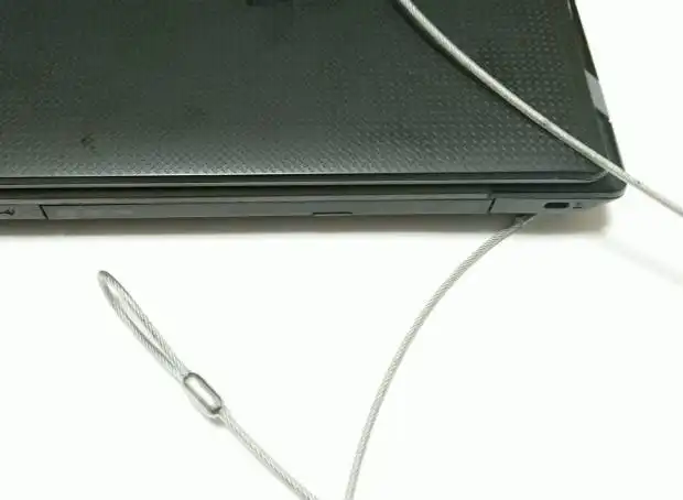 ノートパソコンの盗難防止チェーン