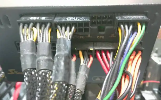 電源ユニットのコード