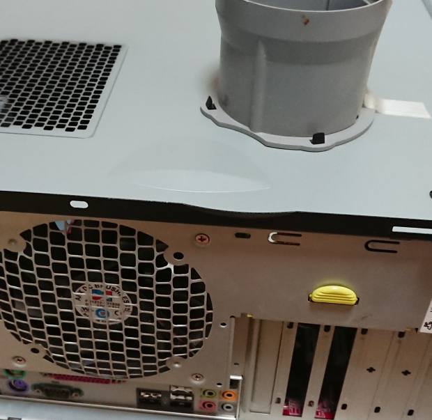 デスクトップパソコンの筐体