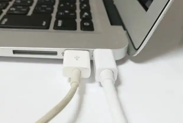 Macパソコン対応のディスプレイケーブル