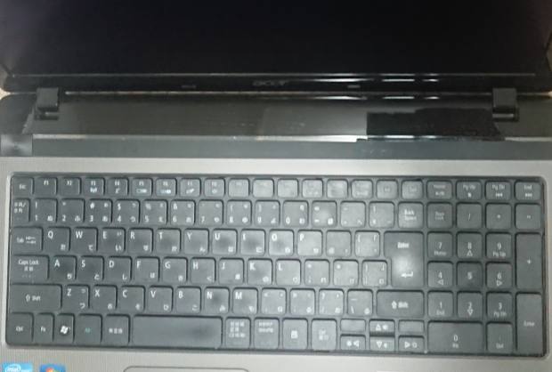 ノートパソコン本体のキーボード
