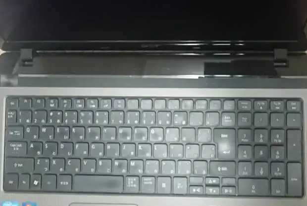 ノートパソコン本体のキーボード