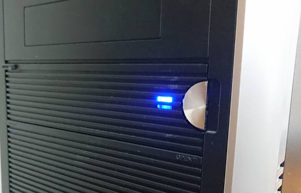 パソコンの電源スイッチボタン