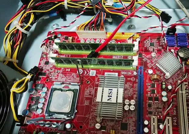 パソコンの基板（マザーボード）
