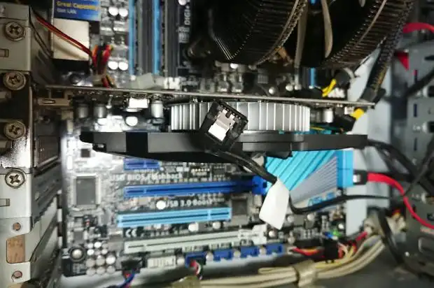 パソコンのS-ATAケーブル