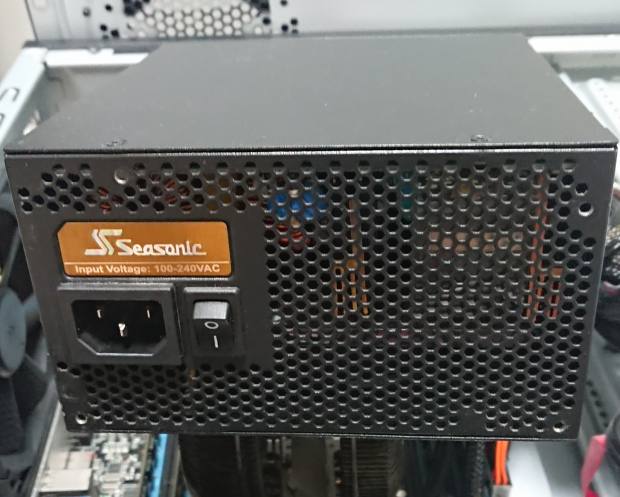 パソコンの電源ユニット