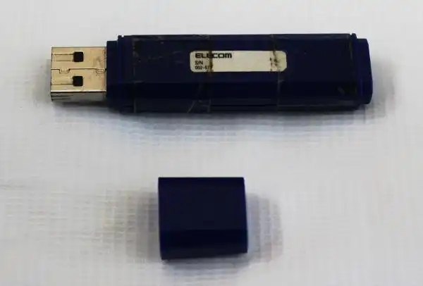 破損したUSBメモリ