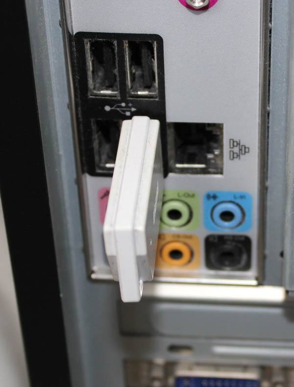 USBメモリの差し込み