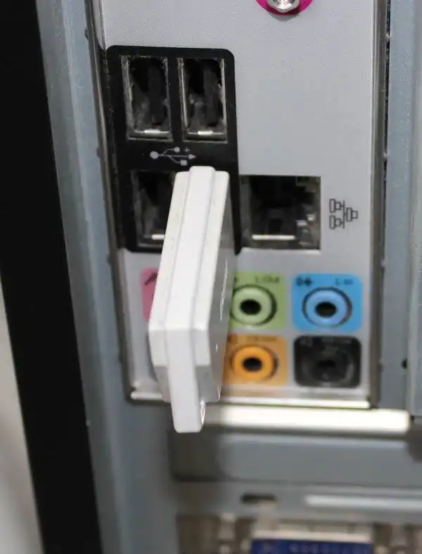 USBメモリの差し込み