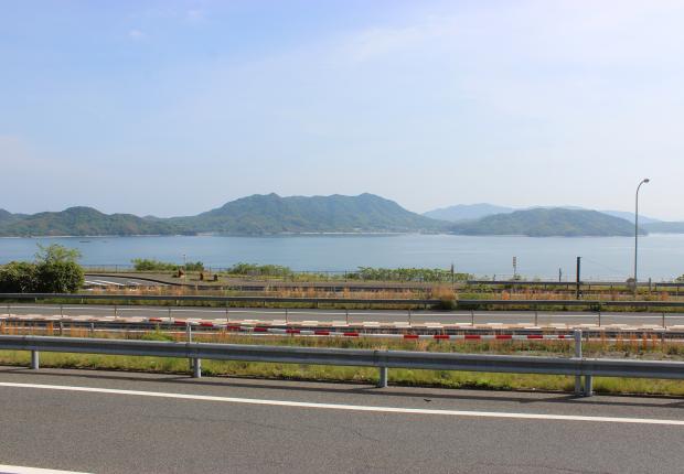 自動車での道路のドライブ 自動車での道路のドライブ