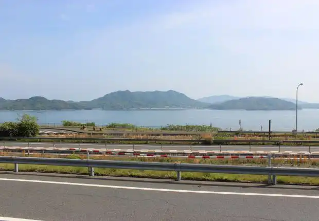 自動車での道路のドライブ 自動車での道路のドライブ