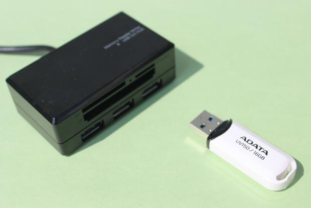 ADATAのUSBフラッシュメモリ