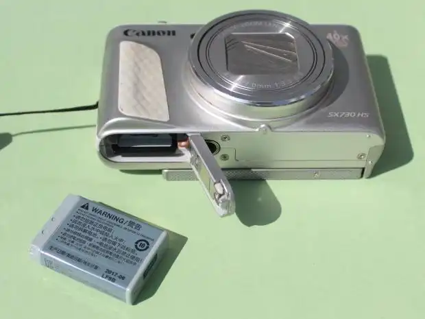 デジタルカメラのバッテリー