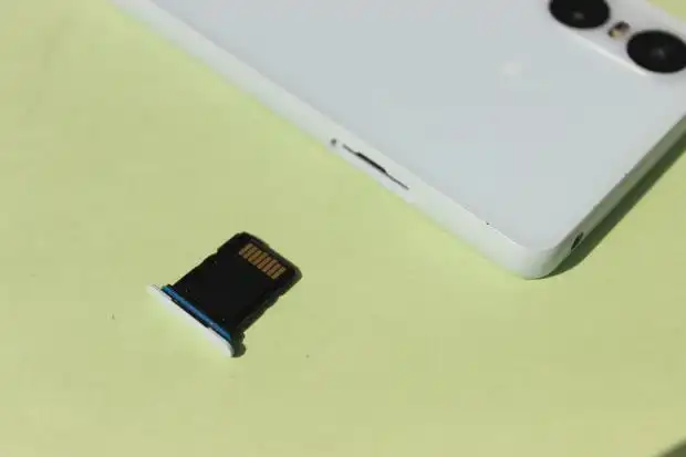 スマートフォンのmicroSDメモリーカード