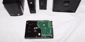 ハードディスクドライブ