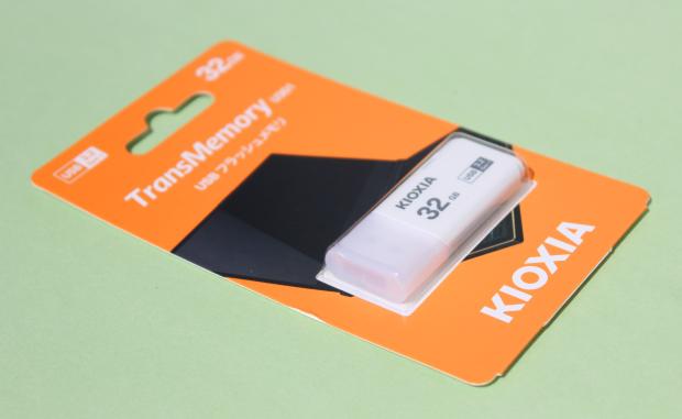 KIOXIA製のUSBメモリー