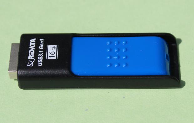 ライデータ製のUSBメモリー