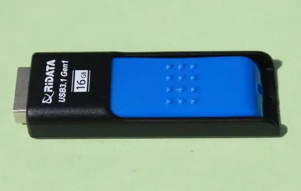 ライデータ製のUSBメモリー