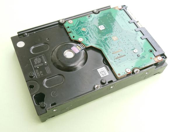 SATA方式のハードディスクドライブ