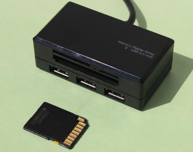 SDカードとUSBカードリーダー