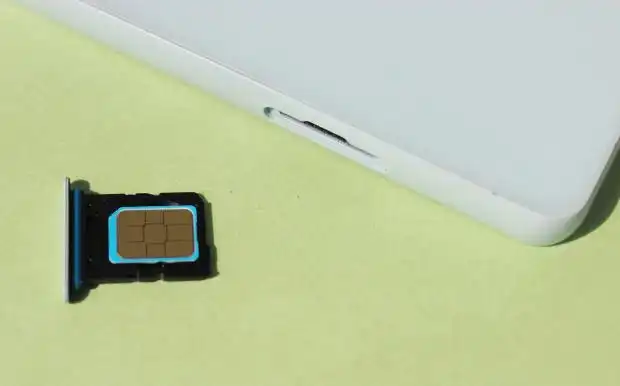 スマートフォンのSIMカード