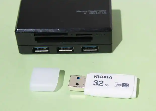 USBメモリー3.2