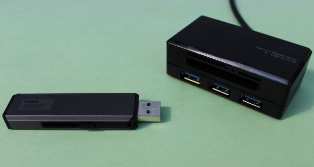 SSDをUSBコネクタに差し込み