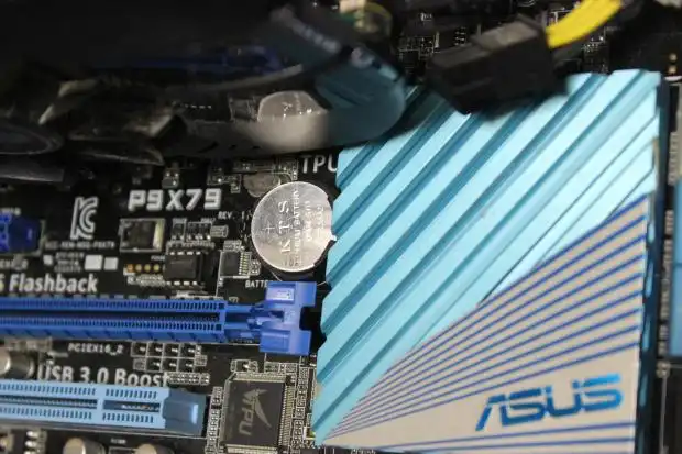 マザーボードにあるリチウム電池