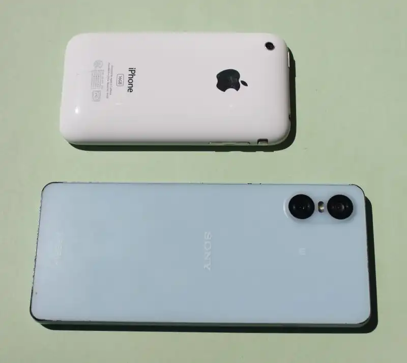 iPhoneとAndroidのスマホ